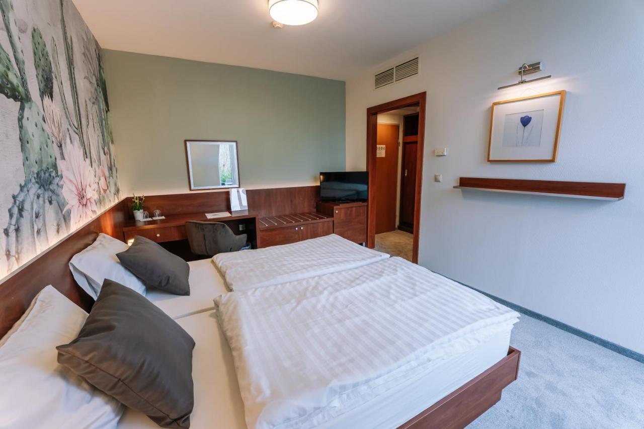 Hotel Vadvirag Panzio à Ágfalva Extérieur photo