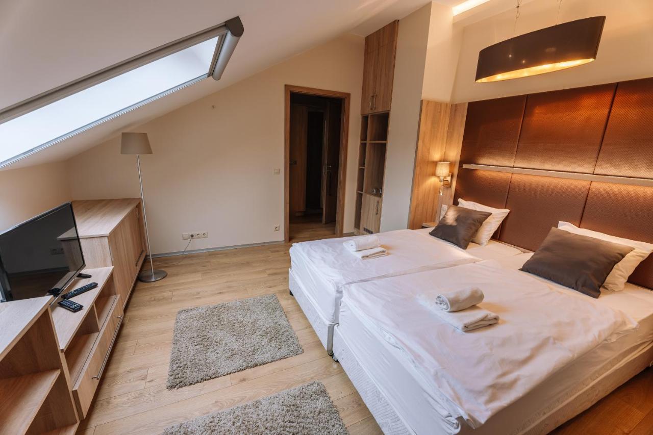 Hotel Vadvirag Panzio à Ágfalva Extérieur photo