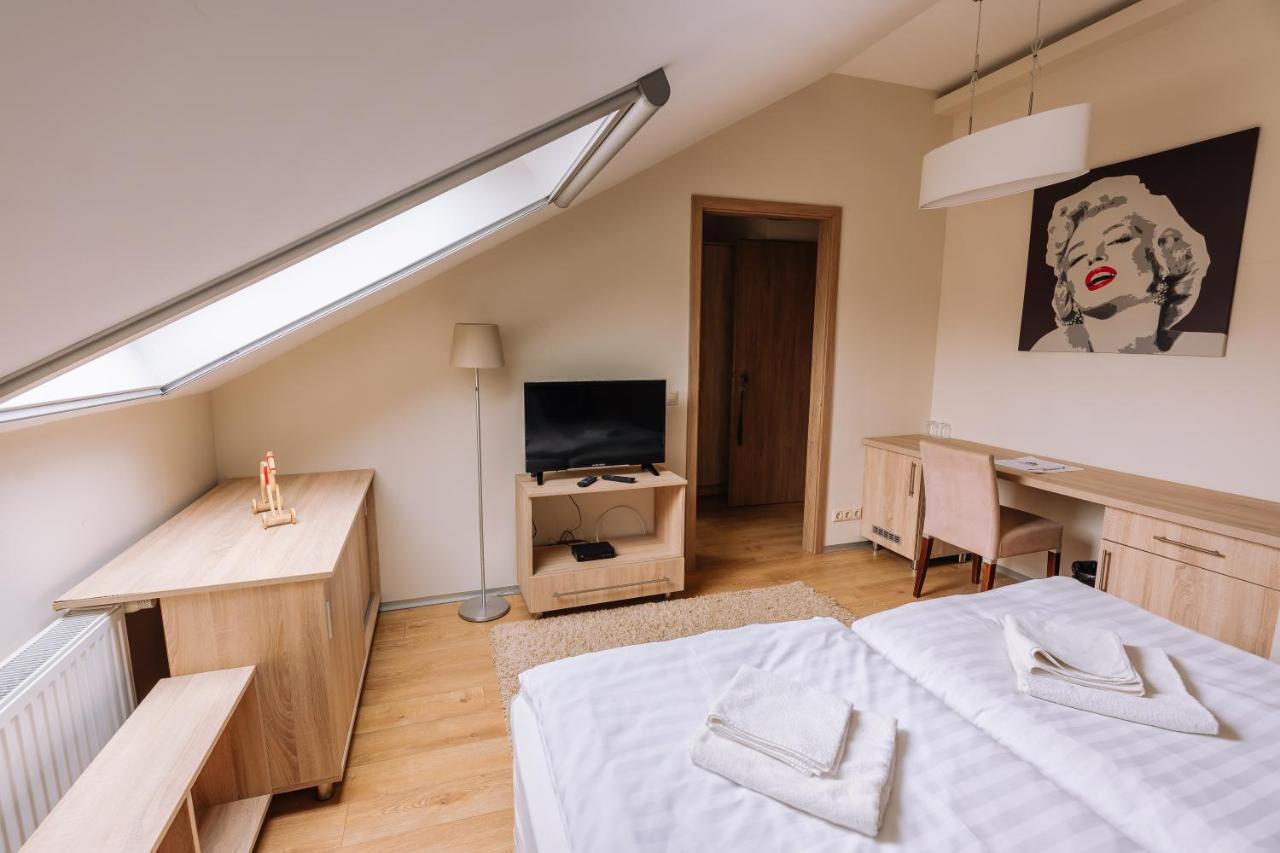 Hotel Vadvirag Panzio à Ágfalva Extérieur photo