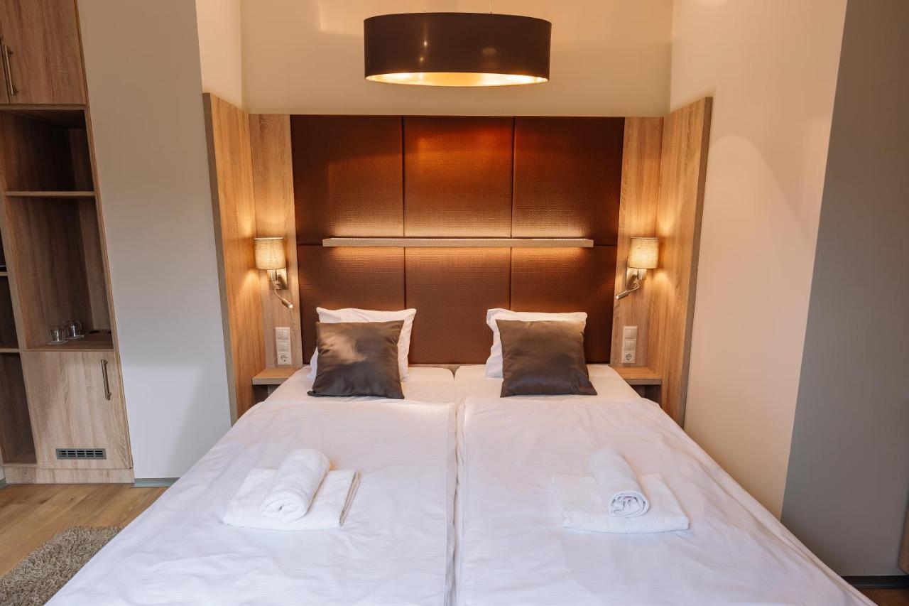 Hotel Vadvirag Panzio à Ágfalva Extérieur photo