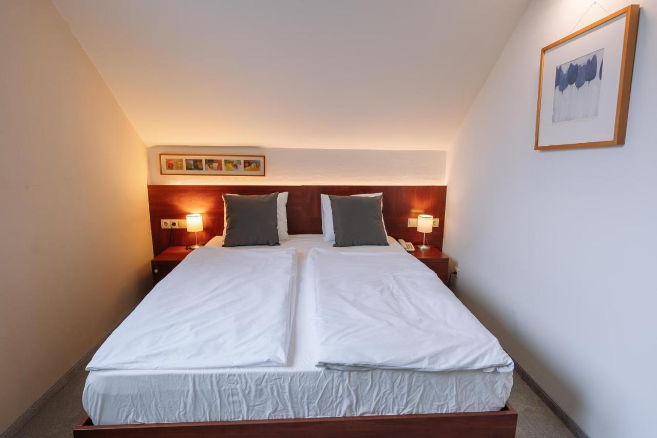 Hotel Vadvirag Panzio à Ágfalva Extérieur photo