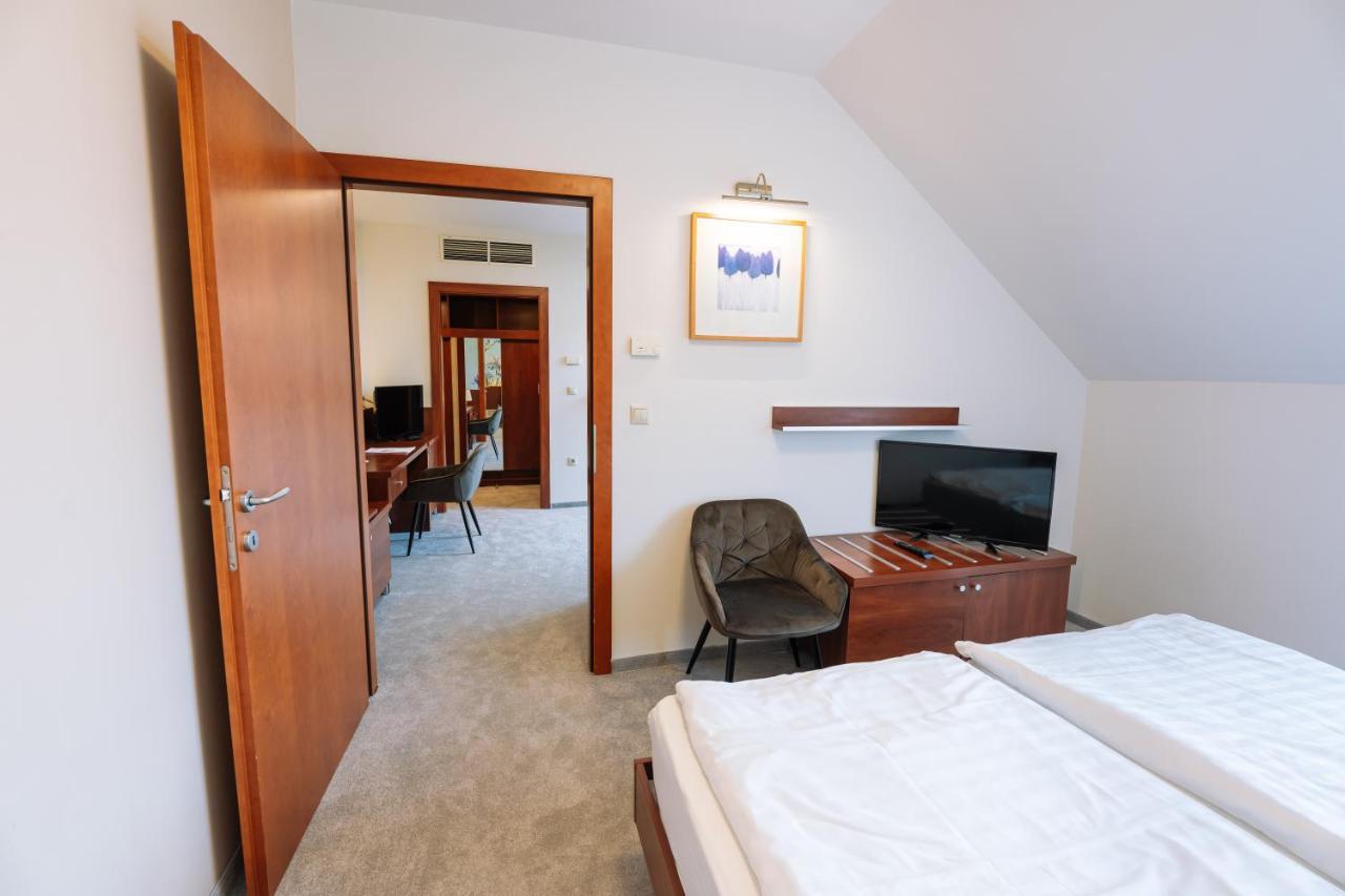 Hotel Vadvirag Panzio à Ágfalva Extérieur photo